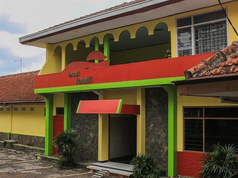 Oyo Life 1708 Hotel Budi Famili 1 Syariah Ciamis Экстерьер фото