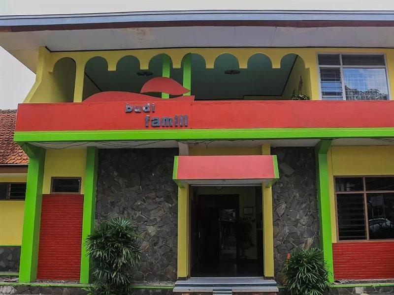 Oyo Life 1708 Hotel Budi Famili 1 Syariah Ciamis Экстерьер фото