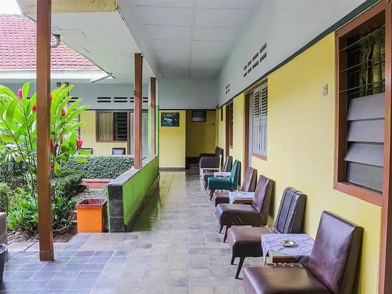 Oyo Life 1708 Hotel Budi Famili 1 Syariah Ciamis Экстерьер фото